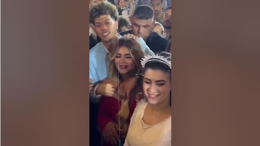 إمام عاشور وزوجته