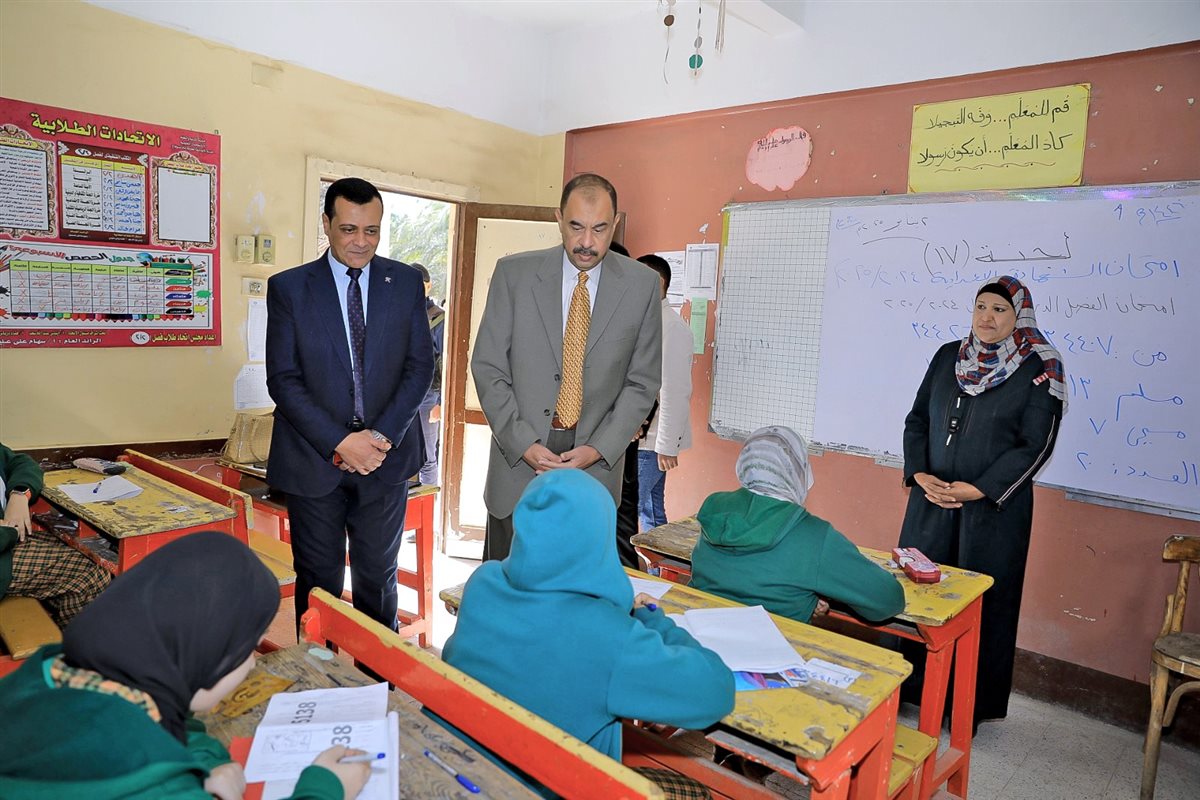 سراج يتحدث مع الطلاب