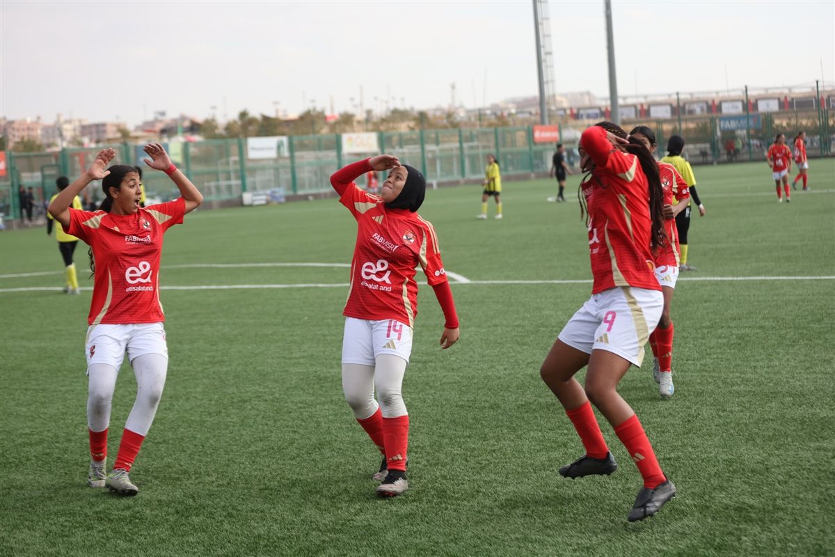 لاعبات الأهلي