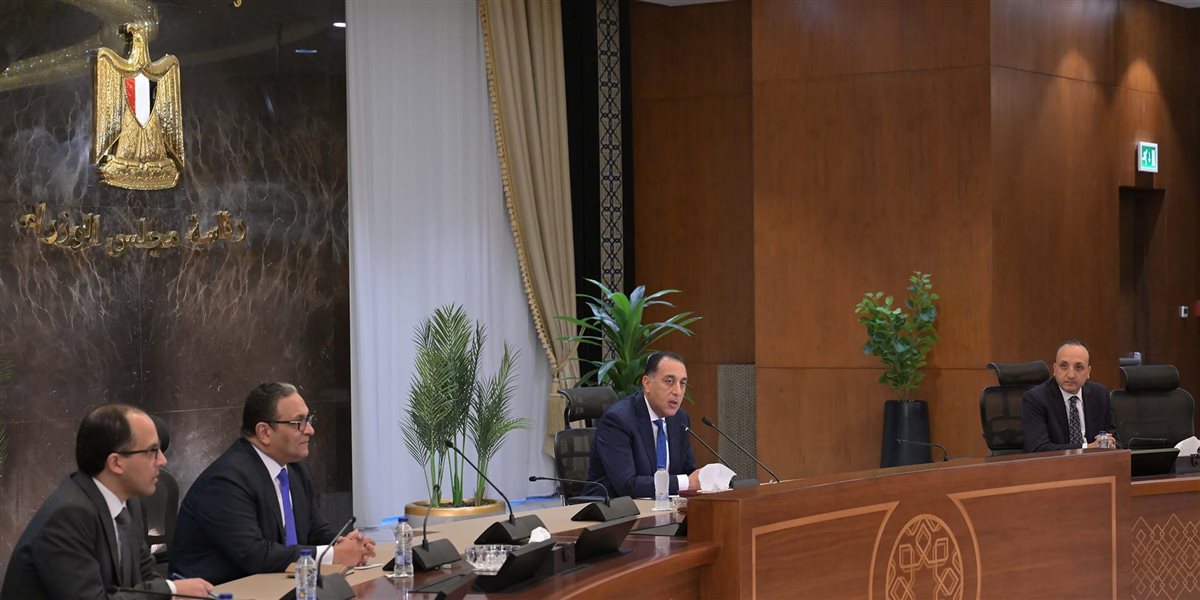 رئيس الوزراء خلال المؤتمر الصحفي