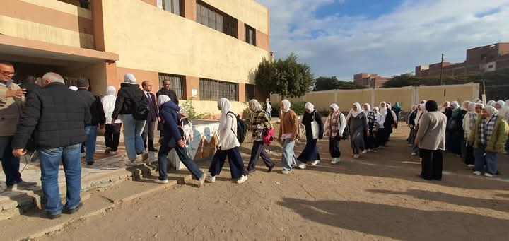 جانب من المتابعة داخل المدارس