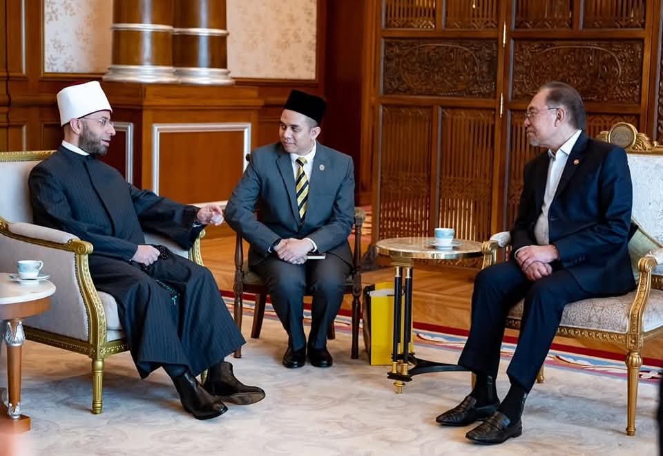 الأزهري ورئيس وزراء ماليزيا