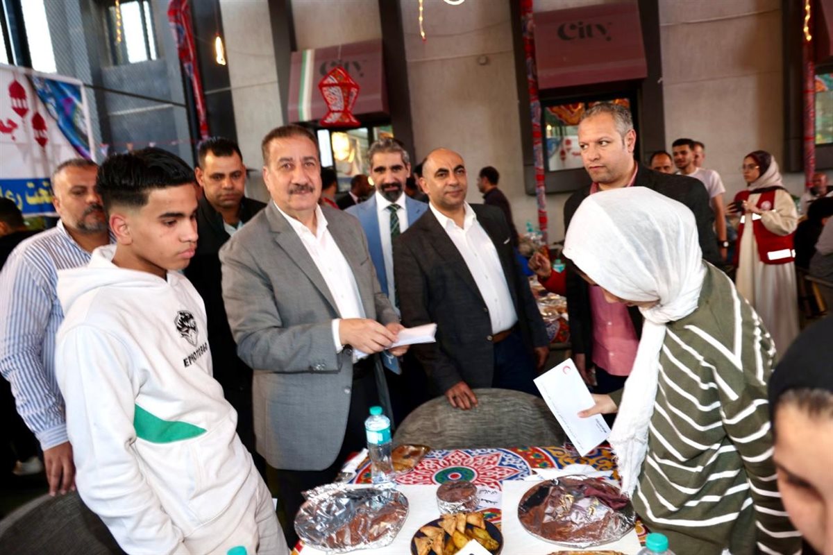 جانب من الإفطار مع الأيتام&nbsp;