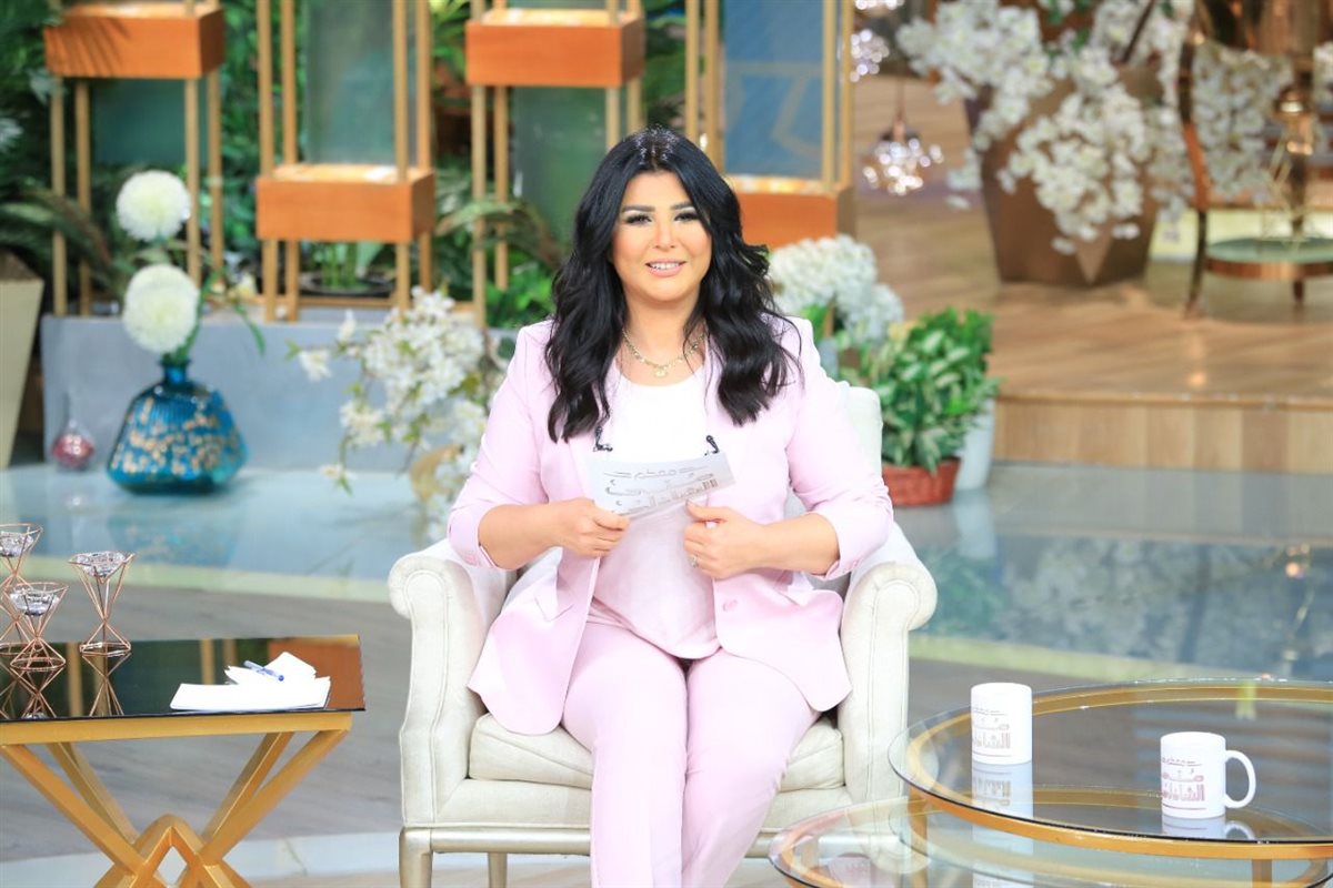 الإعلامية مني الشاذلى