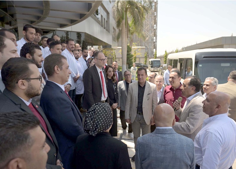 رئيس الوزراء يتفقد مصنع «يوتوبيا»
