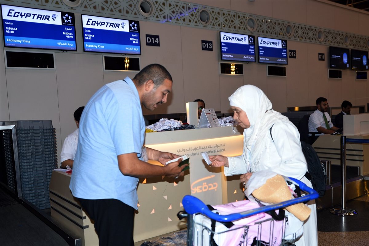 عودة حجاج بيت الله الحرام