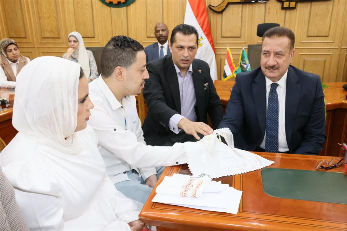جانب من عقد القران بديوان عام المحافظة