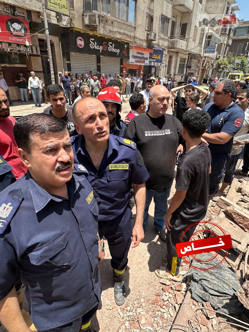 <strong>مدير الحماية المدنية خلال متابعة جهود فرق الإنقاذ</strong>