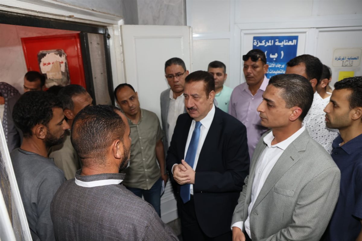 حوار المحافظ مع أسر المصابين