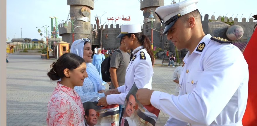 الداخلية تشارك المواطنين الاحتفال بذكرى ثورة 30 يونيو