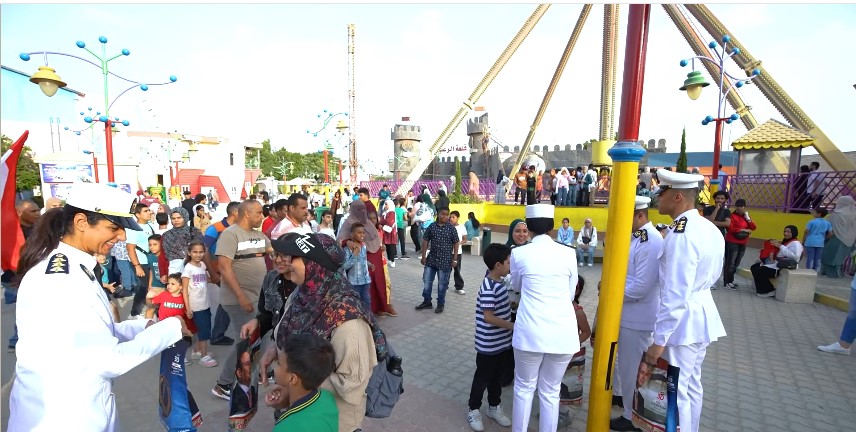 الداخلية تشارك المواطنين الاحتفال بذكرى ثورة 30 يونيو
