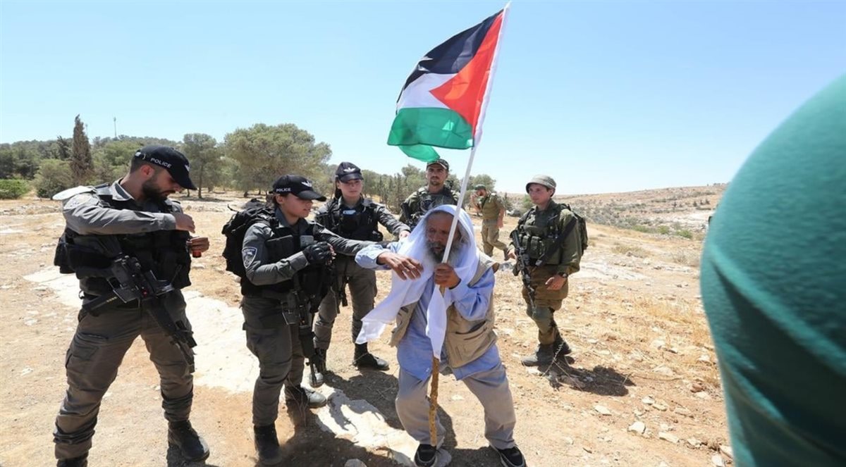 إعتداء الإحتلال على الفلسطينين