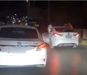 خلال الاستعراض بالسيارات&nbsp;