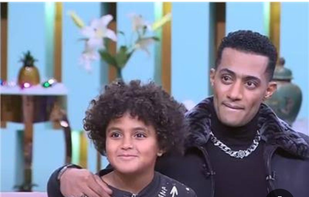 محمد رمضان مع نجله