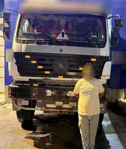 المتهم والسيارة المضبوطة