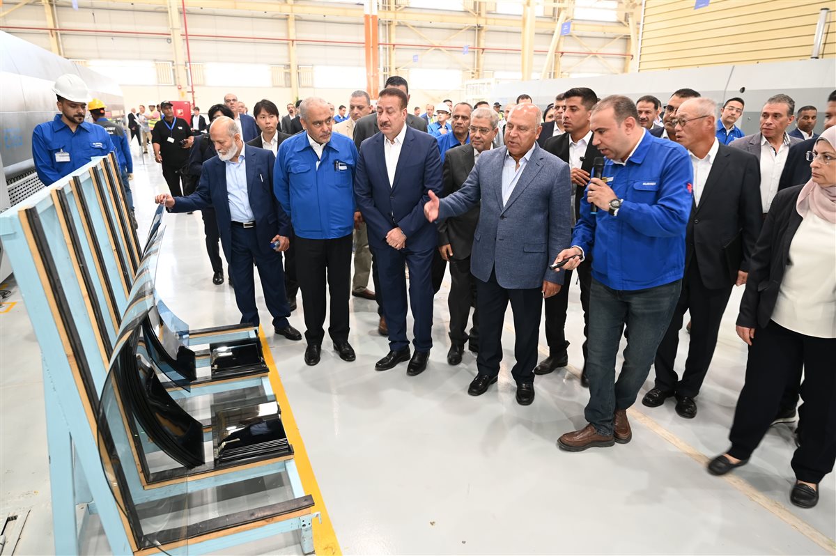 وزير الصناعة يفتتح مصنعا لإنتاج الزجاج الهندسي في المنوفية