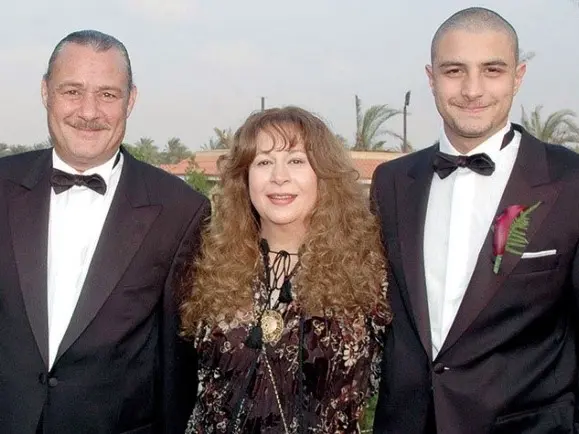 فاروق الفيشاوي وزوجته سمية الألفي ونجله أحمد الفيشاوي