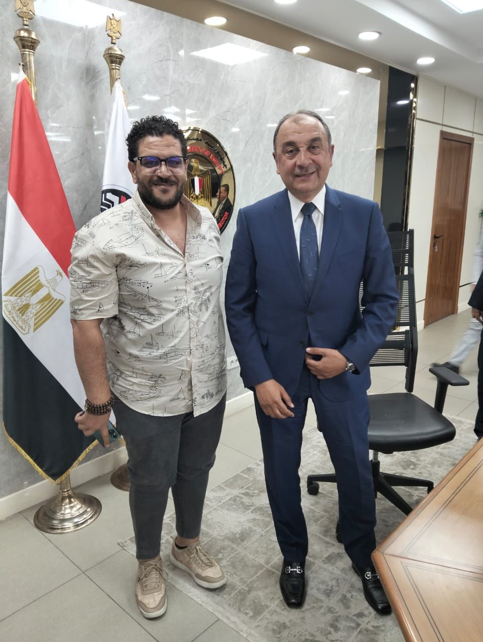 وزير قطاع الأعمال ومحرر الجمهور