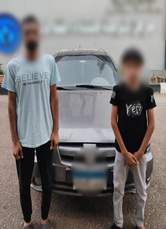 المتهمين والسيارة المضبوطة