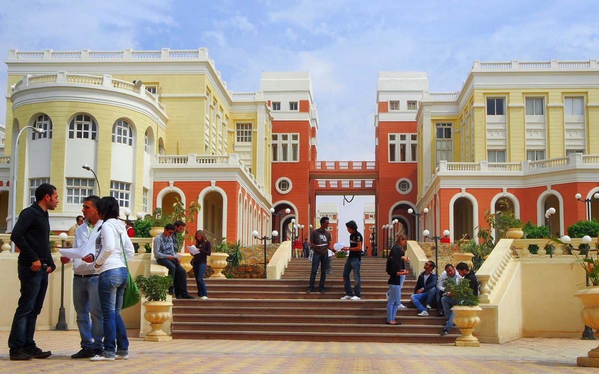 الجامعة