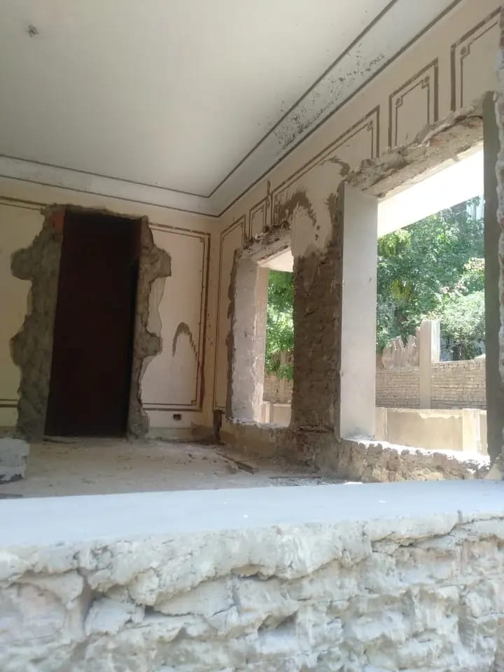 رئيس حي مصر الجديدة يتدخل لإيقاف أعمال مخالفة بالعقار 5-7 شارع بن بطوطه