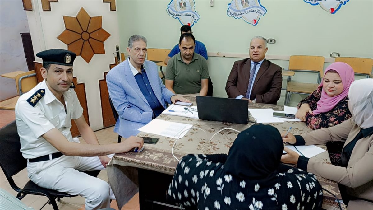 وكيل وزارة تعليم الفيوم يتابع الامتحانات من غرفة العمليات