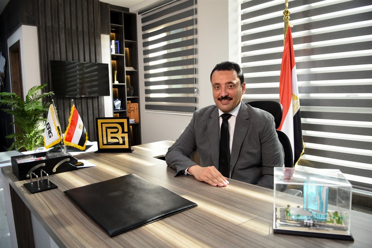 <strong>الدكتور محمد رزق</strong>