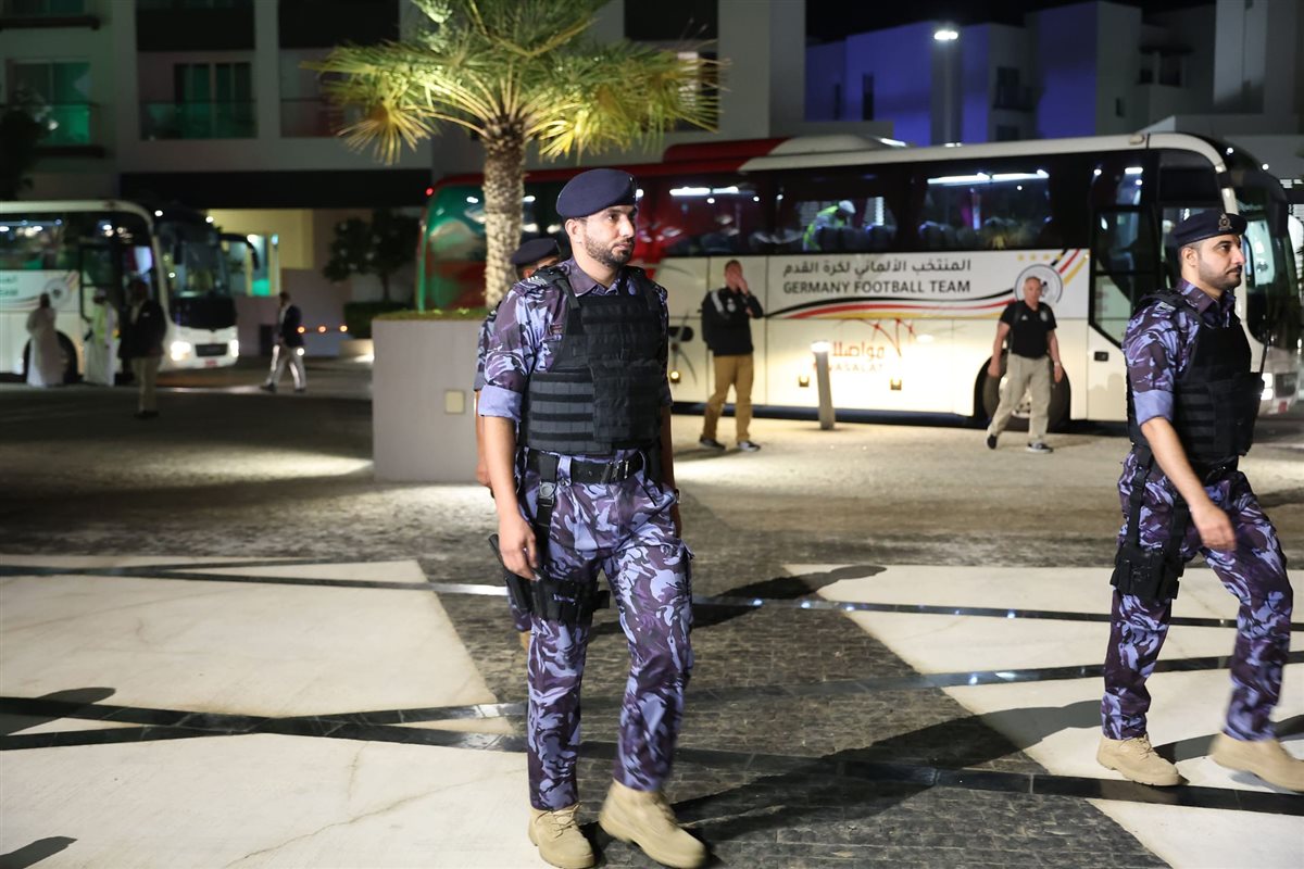 شرطة عمان تلقي القبض على ثلاثة أشخاص آسيويين