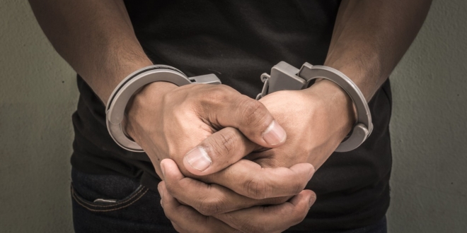 شرطة عمان تلقي القبض على ثلاثة أشخاص آسيويين