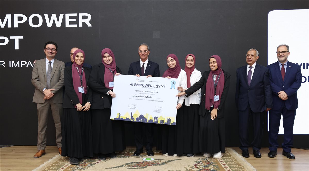 عمرو طلعت وزير الاتصالات وتكنولوجيا المعلومات