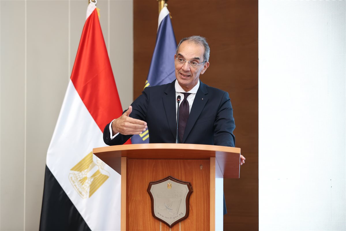 عمرو طلعت وزير الاتصالات وتكنولوجيا المعلومات