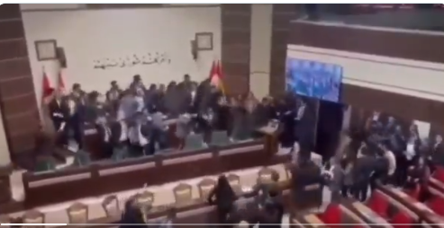 اشتباكات عنيفة بين النواب في البرلمان العراقي