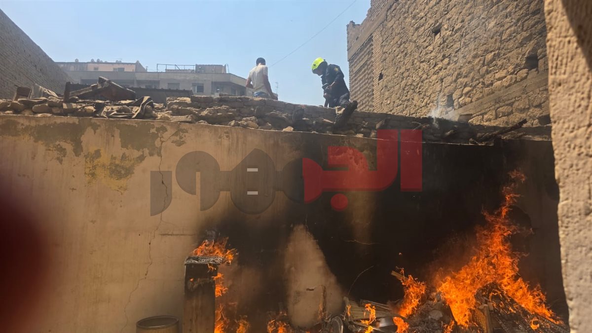 إنقاذ مسجد وعقار بالجمالية من كارثة بعد حريق في مخلفات &nbsp;