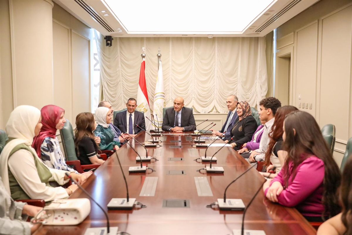 وزير التعليم يستقبل أوائل مدارس النيل المصرية الدولية
