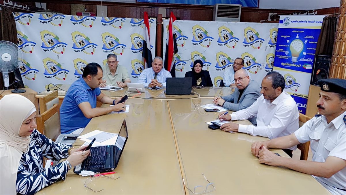 وكيل وزارة التعليم بغرفة العمليات