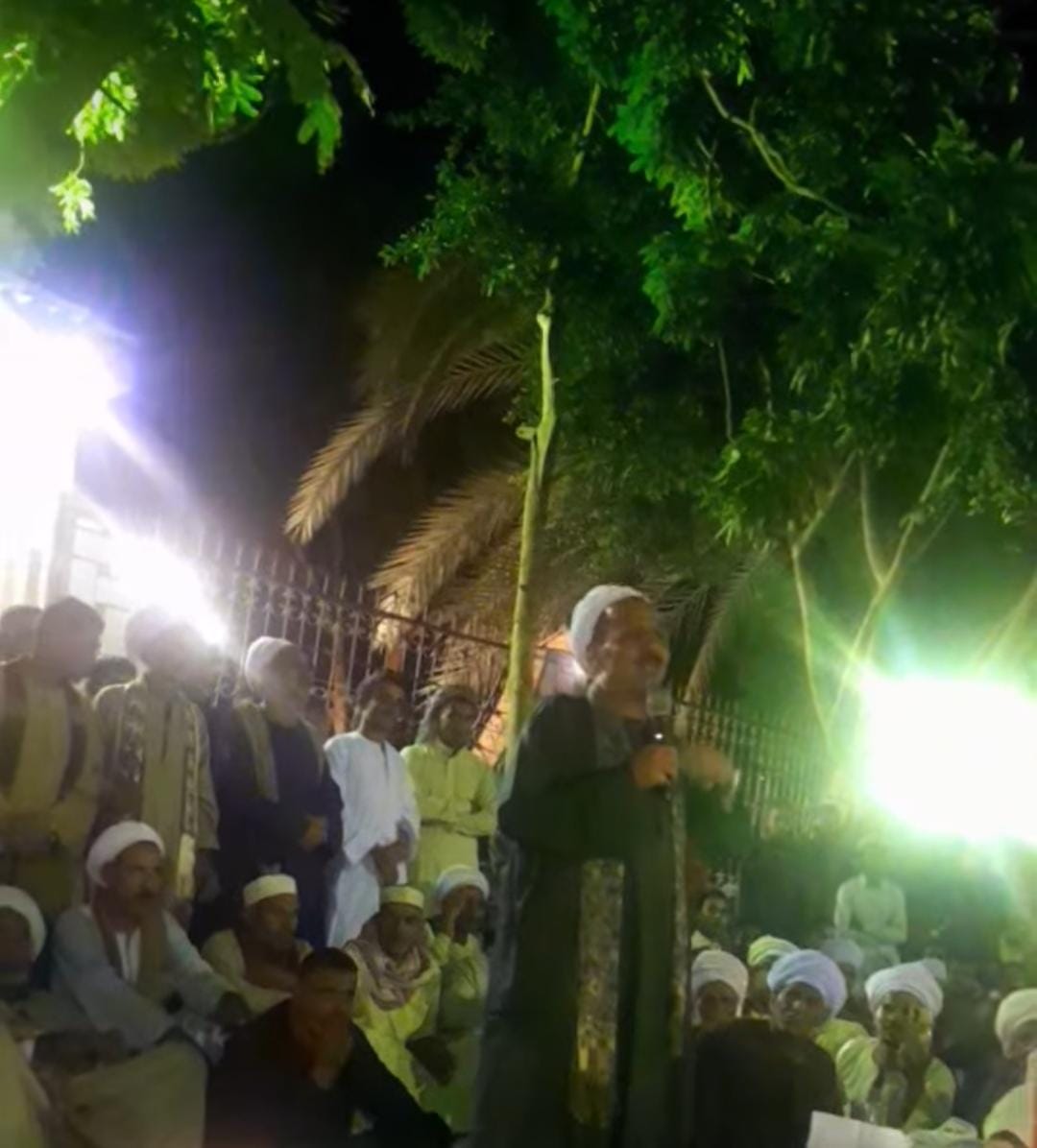 شاهد ليلة الصلح بنجع العرب.. قبيلة الرشايدة تُسدل الستارعلى نزاع أبناءعمومة بـبلي&nbsp;