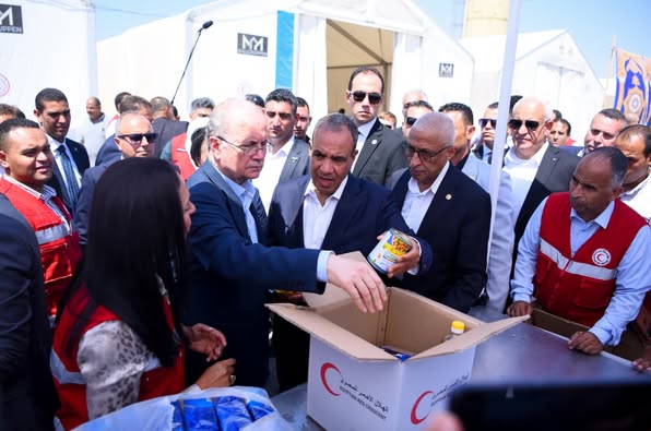 <strong>وزير الخارجية يتفقد المركز اللوجيستي</strong>
