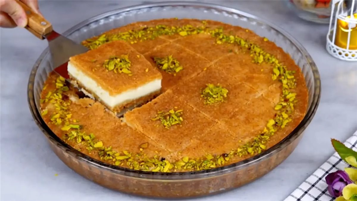 صينية بسبوسة بالقشطة