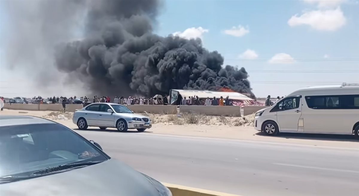 تفحم 4 سيارات وإصابة 20 شخص.. حادث مروع على طريق الإسكندرية–مطروح صور