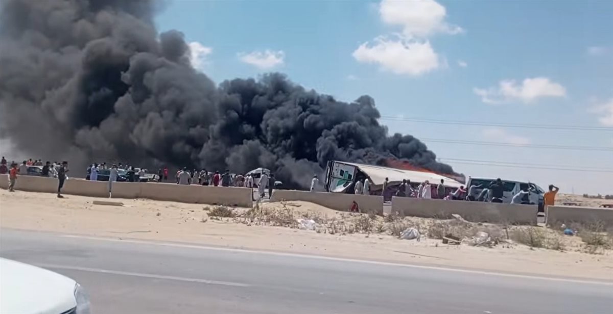 تفحم 4 سيارات وإصابة 20 شخص.. حادث مروع على طريق الإسكندرية–مطروح صور