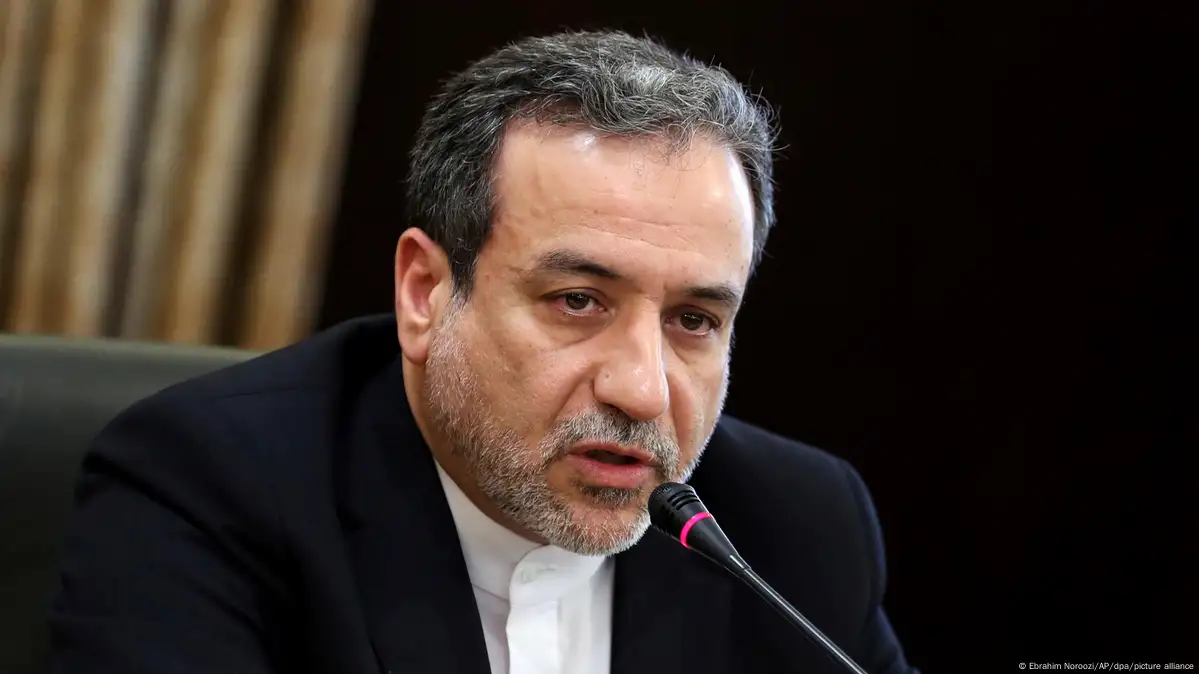 <strong>إيران تتعهد بالرد على العقوبات الأوروبية</strong>