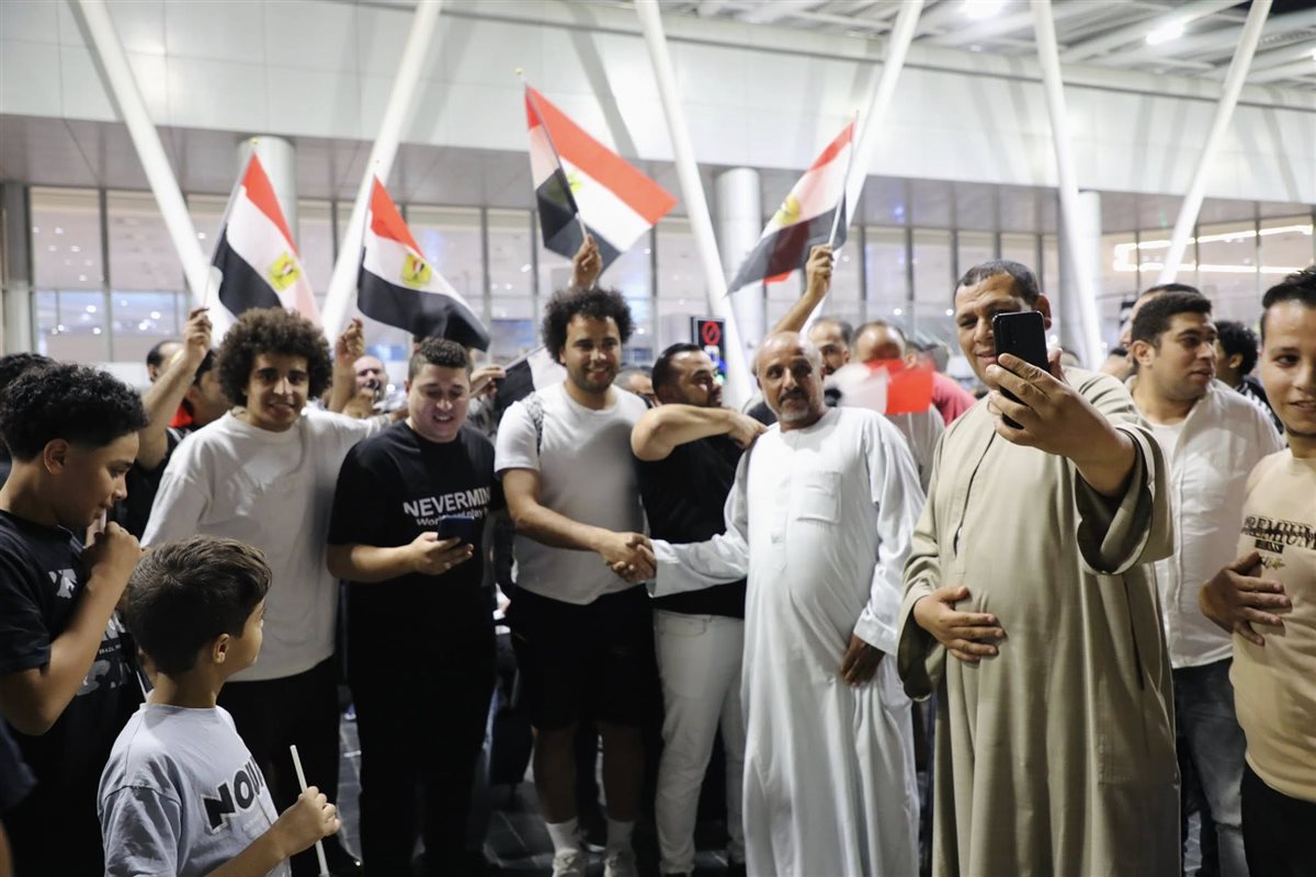 <strong>لحظة وصول أحمد ناصر لمطار القاهرة الدولي</strong>