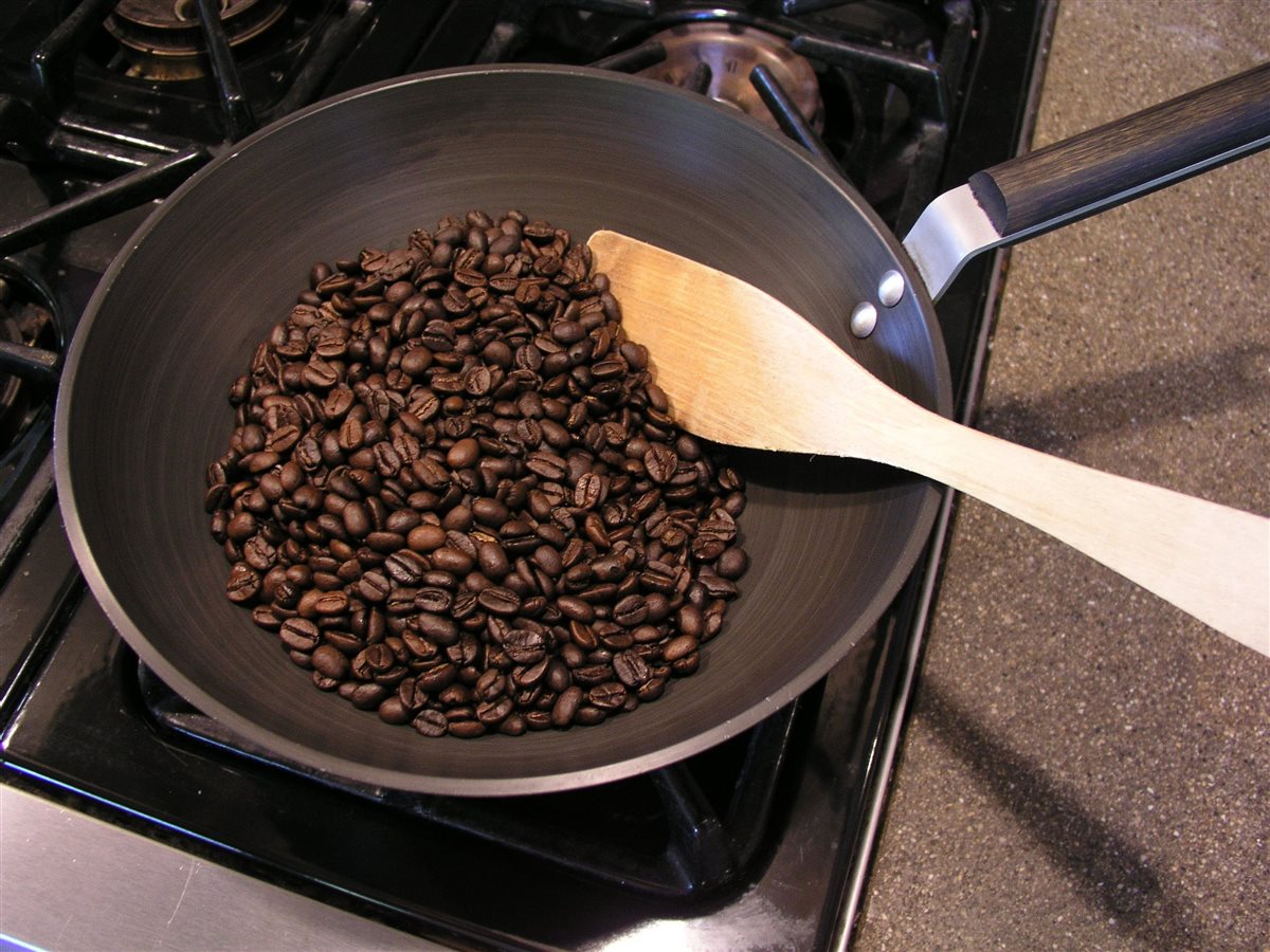 تحميص نوى البلح&nbsp;