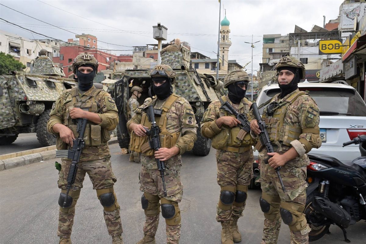 لبنان يتسلم الدفعة الثالثة من أسلحة منظمة التحرير في بيروت