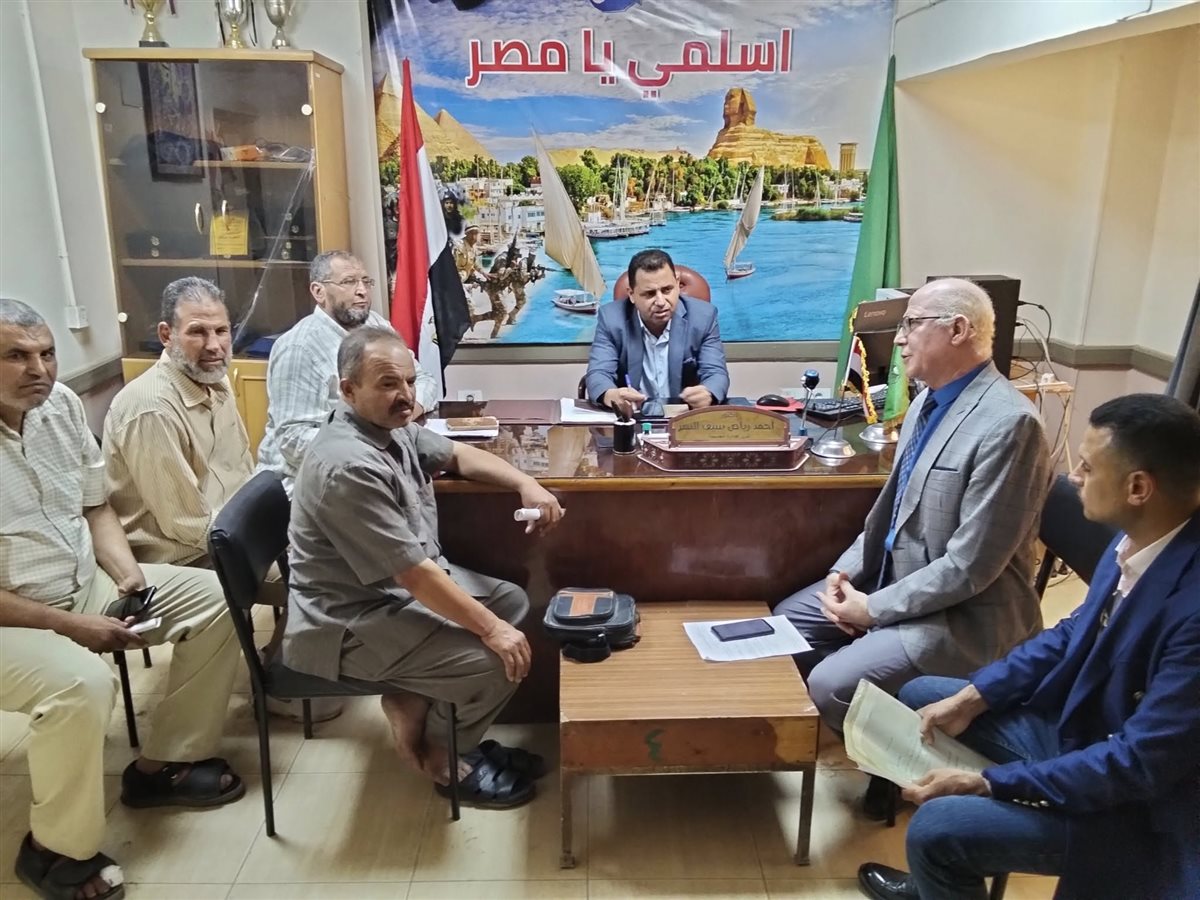 مدير عام ادارة اطسا التعليمية اثناء اللقاء