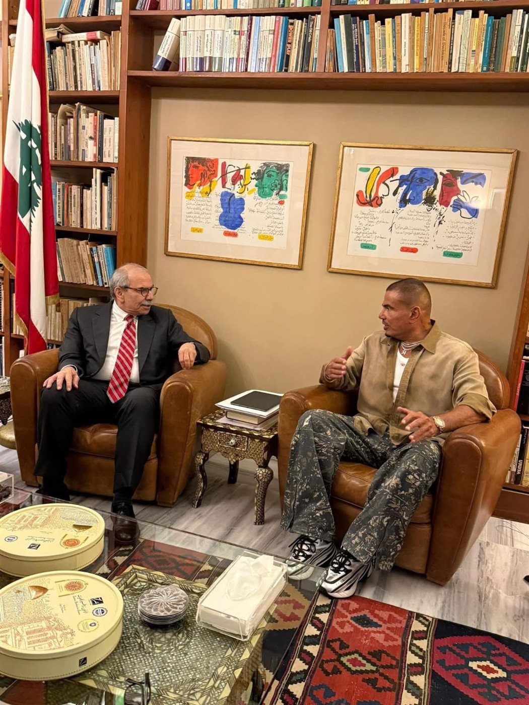 <strong>عمرو دياب ورئيس الوزراء اللبناني</strong>