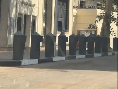 <strong>أسباب إزالة الحواجز الأمنية حول السفارة البريطانية</strong>