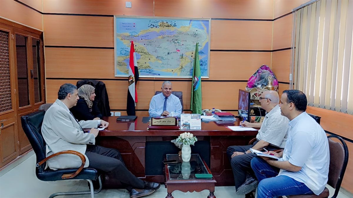 وكيل وزارة التعليم بالفيوم اثناء اللقاء