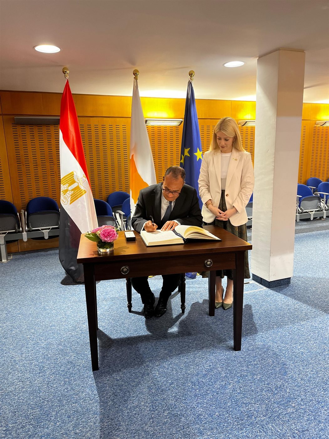 <strong>وزير الخارجية مع رئيسة مجلس النواب القبرصي</strong>