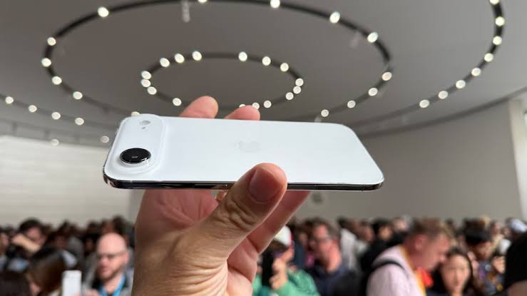 <strong>&nbsp;iPhone Air</strong>